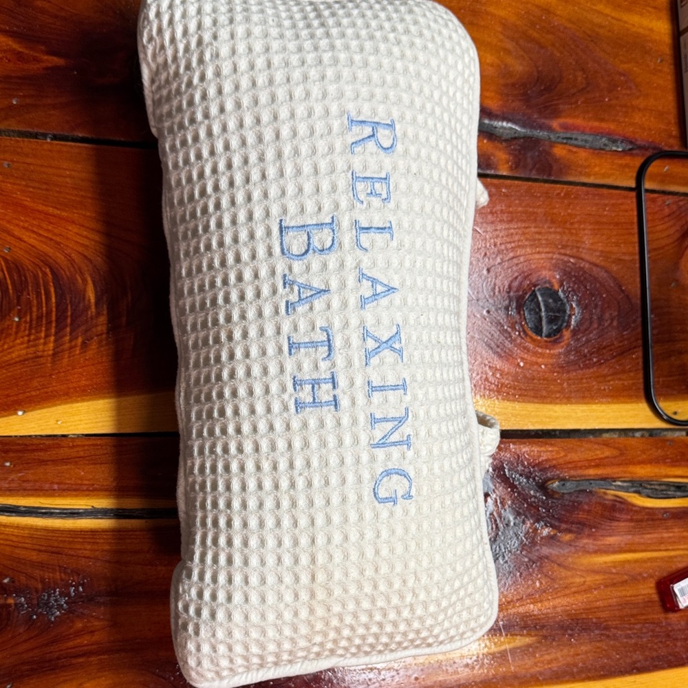 Comfort Pillow with Waffle Texture - Off-White BB2